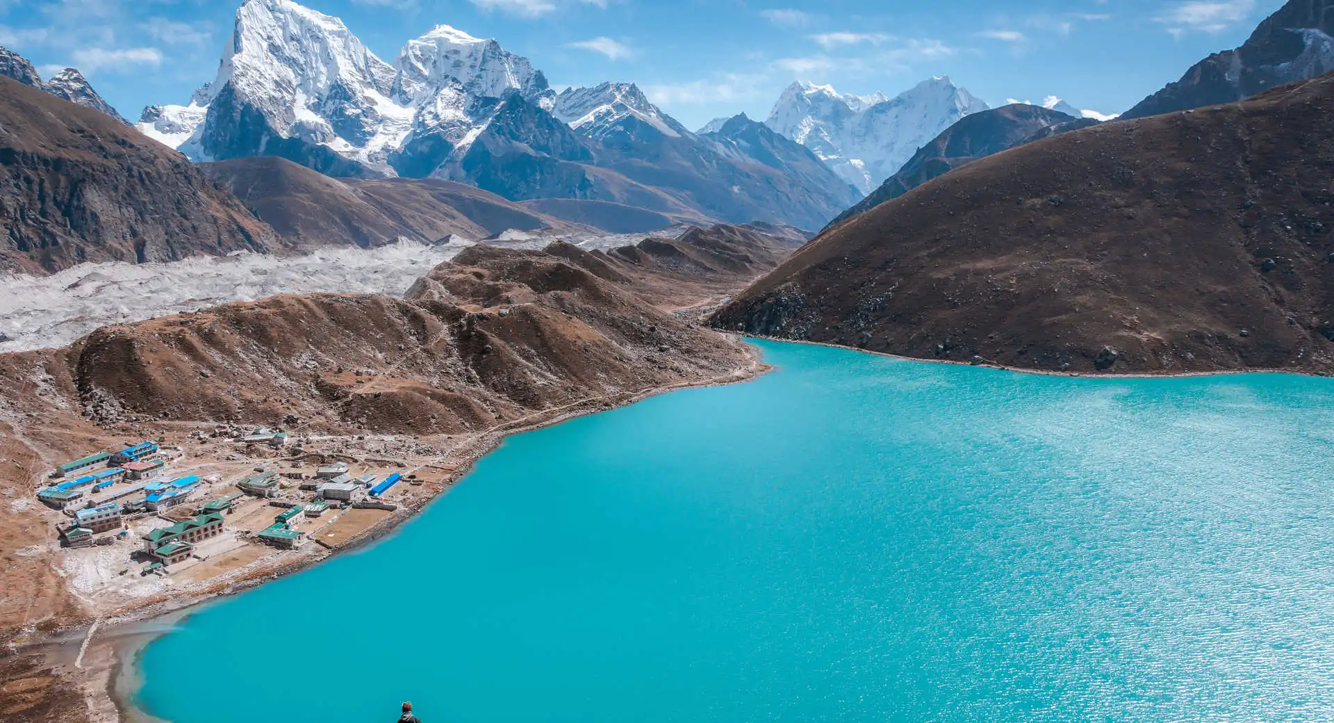 Mountain scenery on the Gokyo Lake Trek